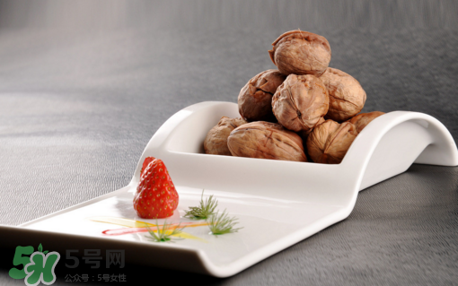 核桃可以空腹吃嗎？核桃飯前吃好還是飯后吃好？