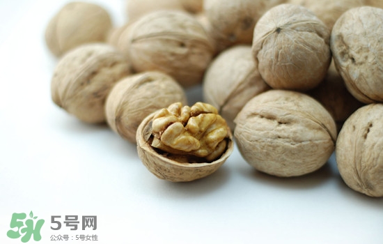 長(zhǎng)期吃核桃有副作用嗎？核桃的副作用很大嗎？