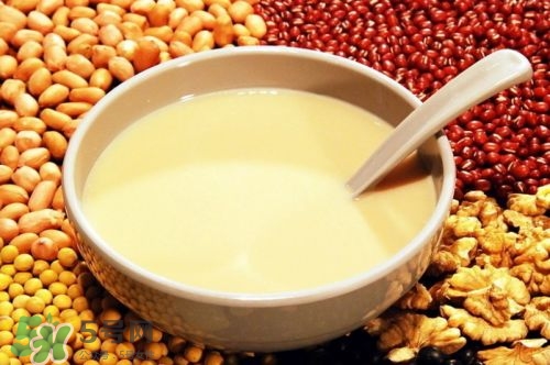 核桃打豆?jié){營養(yǎng)會流失嗎？核桃和什么一起打豆?jié){？