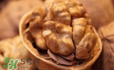 吃核桃對頭發(fā)有什么好處？為什么吃核桃對頭發(fā)生長有好處？