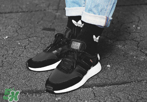 adidas iniki runner boost酷黑配色上腳效果怎么樣？