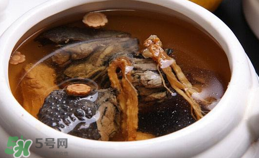 花旗參烏雞湯孕婦可以喝嗎？懷孕可以吃花旗參烏雞湯嗎？