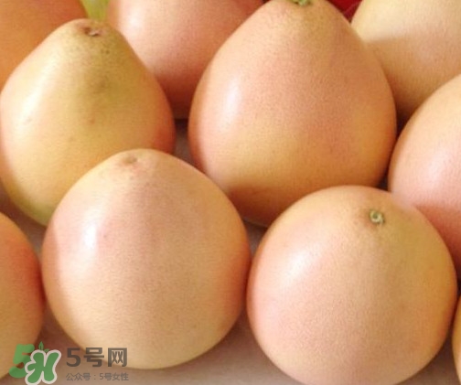 三紅蜜柚有什么功效？三紅蜜柚和金橙蜜柚哪個(gè)更好