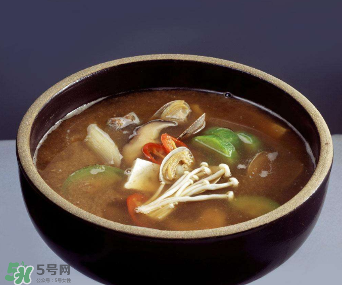 燉湯時間是不是越長越好？湯里營養(yǎng)多嗎？