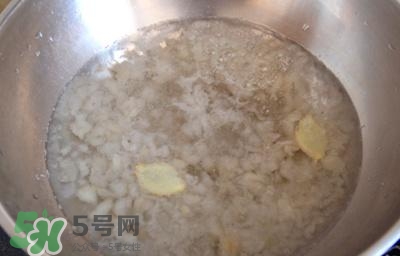 雪蛤能和銀耳一起燉嗎？雪蛤銀耳羹怎么做？
