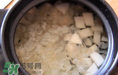 雪蛤能和銀耳一起燉嗎？雪蛤銀耳羹怎么做？