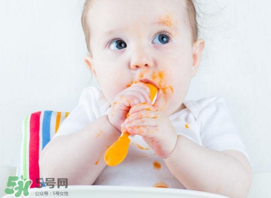 寶寶幾個月開始補(bǔ)鈣最合適？嬰幼兒幾個月的時候吃魚肝油