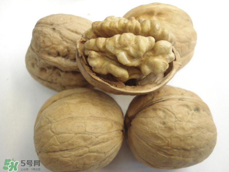 核桃上的陰皮是什么？核桃對血管的作用