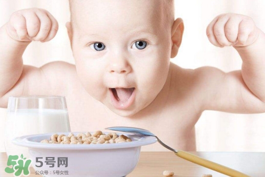 寶寶幾個月開始補(bǔ)鈣最合適？嬰幼兒幾個月的時候吃魚肝油
