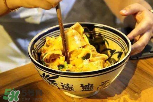 biangbiang面怎么寫(xiě)？biangbiang面和油潑面的區(qū)別