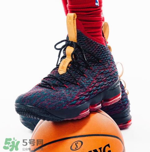 nike lebron 15 cavs實(shí)物什么樣？