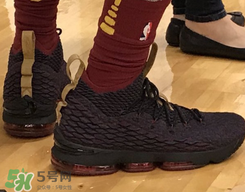 nike lebron 15 cavs實(shí)物什么樣？