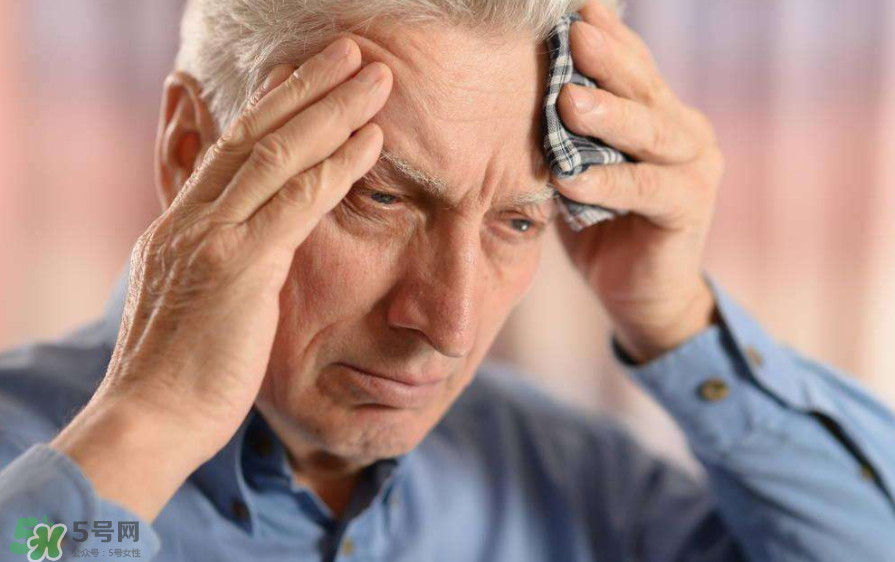 長(zhǎng)期咳嗽是怎么回事？治療咳嗽的保健藥膳有哪些？