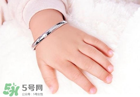 中秋節(jié)送什么禮給親戚？中秋節(jié)除了送月餅還能送什么？