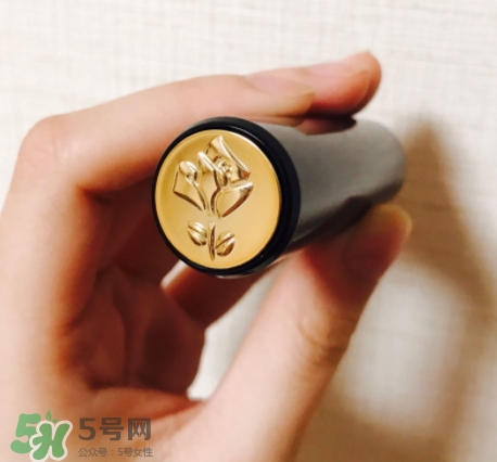 蘭蔻菁純唇膏小紅色是什么顏色？蘭蔻小紅色好看嗎