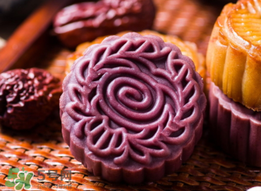 中秋節(jié)送月餅送幾盒？ 中秋送月餅一般送幾盒？