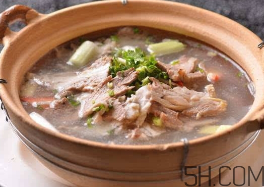 牛骨頭湯要放哪些食材？牛骨頭湯要煮多長時(shí)間