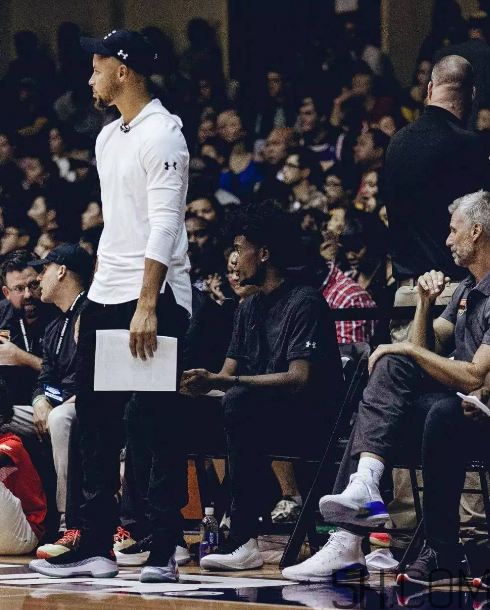 under armour curry 4庫里戰(zhàn)靴中國別注版實(shí)物什么樣？