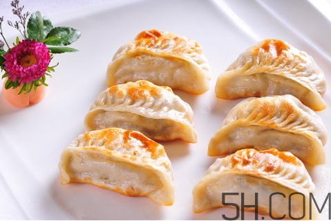 煎餃怎么煎才酥脆好吃？煎餃怎么做好吃？