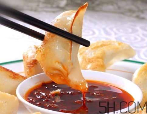 煎餃怎么煎才酥脆好吃？煎餃怎么做好吃？