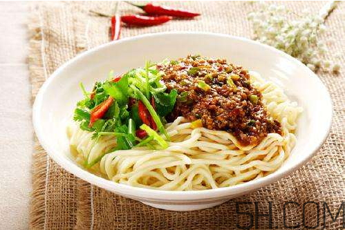 炸醬面可以用豆瓣醬嗎？炸醬面可以用黃豆醬嗎？