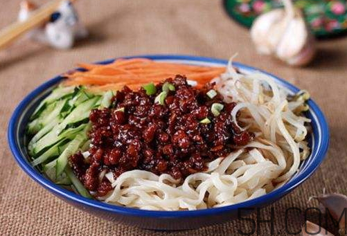 炸醬面可以用豆瓣醬嗎？炸醬面可以用黃豆醬嗎？