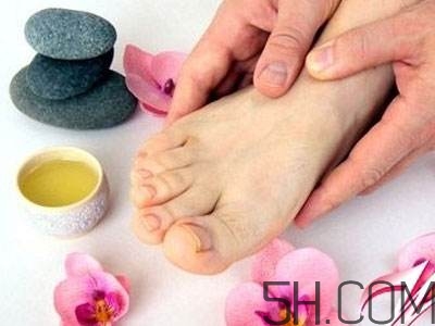 大蒜泡酒可以治腳氣嗎？治腳氣的方法有哪些？