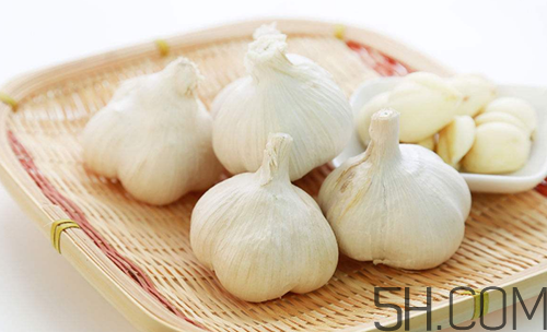 大蒜泡酒可以治腳氣嗎？治腳氣的方法有哪些？
