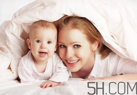 如何給寶寶斷奶？寶媽有妙招
