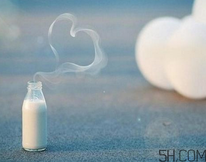 早上空腹喝牛奶好嗎？早上喝牛奶有什么好處？