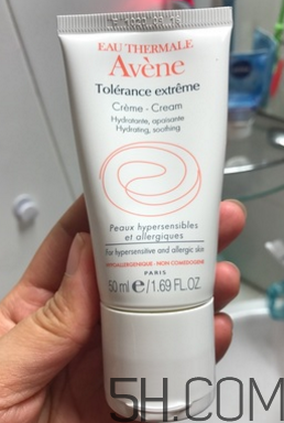 雅漾舒緩特護潔面乳怎么用？使用方法