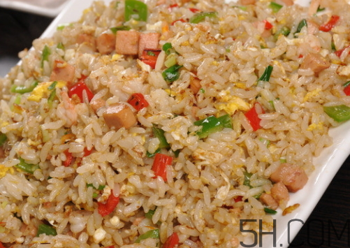 蛋炒飯可以放生抽嗎 蛋炒飯放生抽還是老抽？