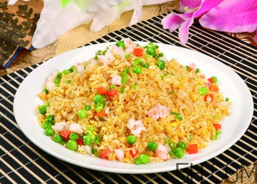 蛋炒飯為什么要用隔夜飯？蛋炒飯可以用熱飯嗎？