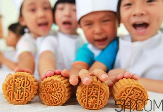 中秋吃月餅從什么時候流傳下來的？小龍蝦月餅哪里可以買到