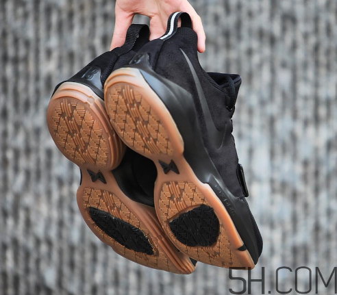 nike pg 1黑色生膠大底發(fā)售時(shí)間_實(shí)物什么樣？