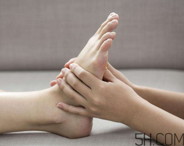 腳氣是缺乏維生素嗎？腳氣是缺什么維生素？