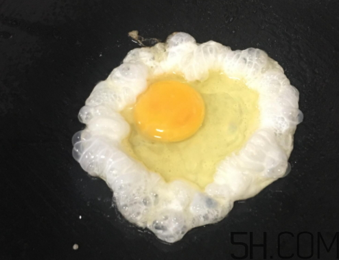 煎雞蛋為什么會有泡沫？炒雞蛋為什么會有泡沫？