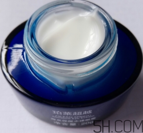 眼霜用在水乳之前還是之后？眼霜和水乳使用的順序