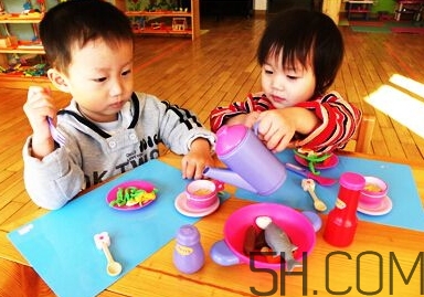 寶寶上幼兒園需要準(zhǔn)備什么？寶寶上幼兒園哭鬧怎么應(yīng)對(duì)？