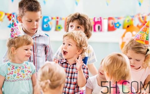 寶寶上幼兒園需要準(zhǔn)備什么？寶寶上幼兒園哭鬧怎么應(yīng)對(duì)？