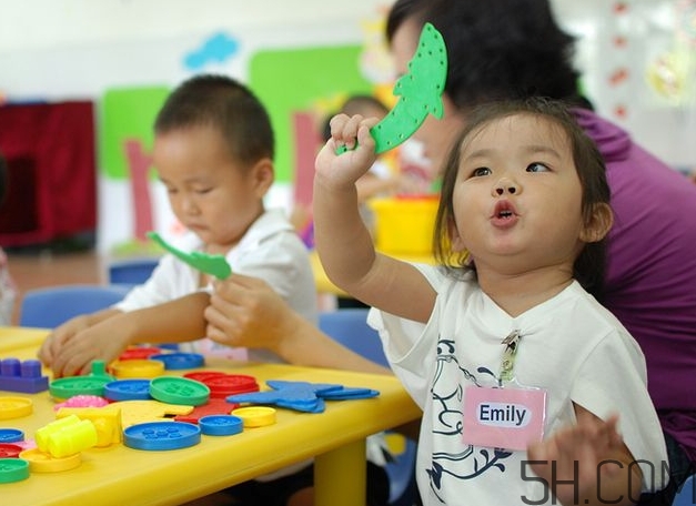 寶寶上幼兒園需要準(zhǔn)備什么？寶寶上幼兒園哭鬧怎么應(yīng)對(duì)？