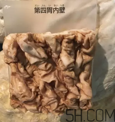 牛百葉和毛肚是一個東西嗎？牛百葉上面有層黑皮能吃嗎？