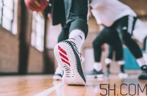 adidas dame 4多少錢？阿迪達(dá)斯利拉德四代上腳效果