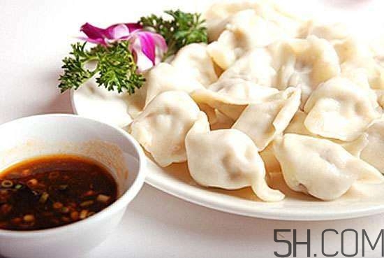 煮餃子開鍋煮皮還是餡？煮餃子蓋不蓋鍋蓋？