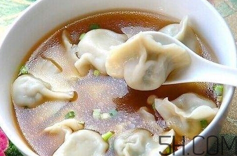 煮餃子用冷水還是熱水？煮餃子用大火還是小火？