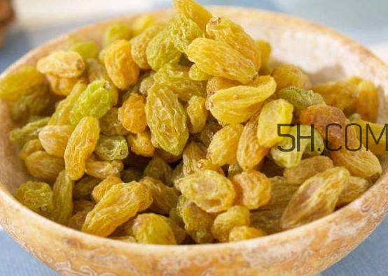 葡萄干泡水喝有什么好處？葡萄干吃之前需要洗嗎