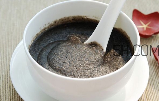 黑芝麻糊用開水沖還是溫開水？黑芝麻糊養(yǎng)胃嗎？