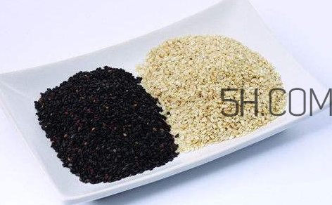黑芝麻和白芝麻有什么區(qū)別？黑芝麻和白芝麻哪個(gè)好？