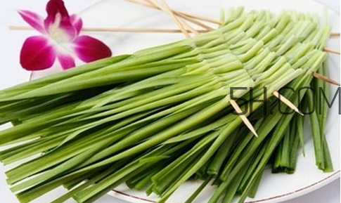 炒好的韭菜能隔夜吃嗎？吃韭菜胃酸燒心吃什么緩解？