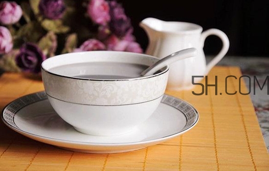 黑芝麻糊用開水沖還是溫開水？黑芝麻糊養(yǎng)胃嗎？